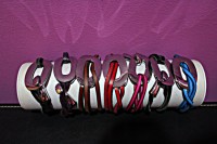 PULSERAS DE CINTA DE CUERO CON MOTIVO Y CIERRE DE PLATA